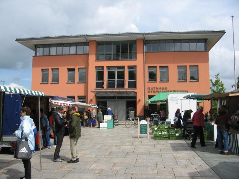Bauern- und Wochenmarkt  am Schloßberg