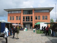 Bauern- und Wochenmarkt  am Schloßberg