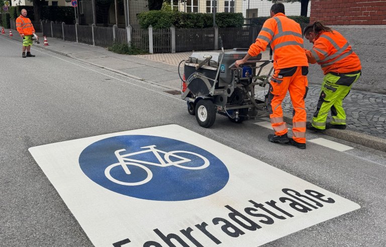 Markierungsarbeiten Fahrradstrasse